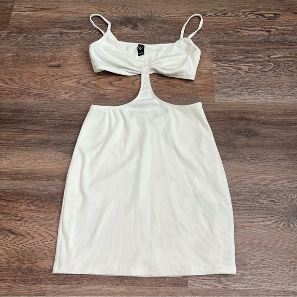 Windsor Dresses & Skirts - Windsor White Cut-Out Bodycon Dress Small
